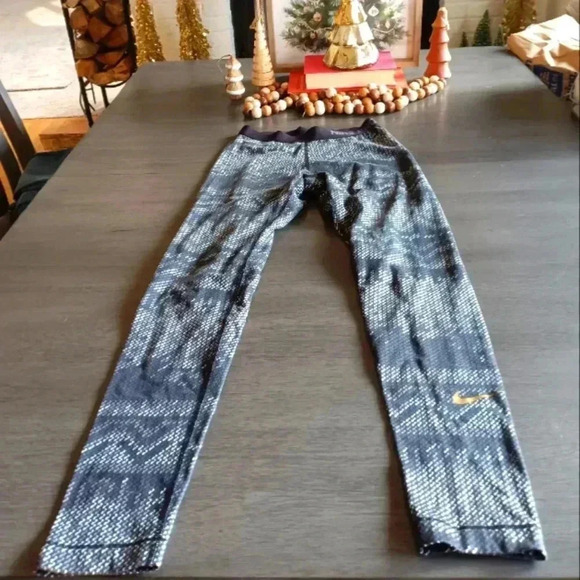 Nike Full length leggings Medium - Picture 1 of 4